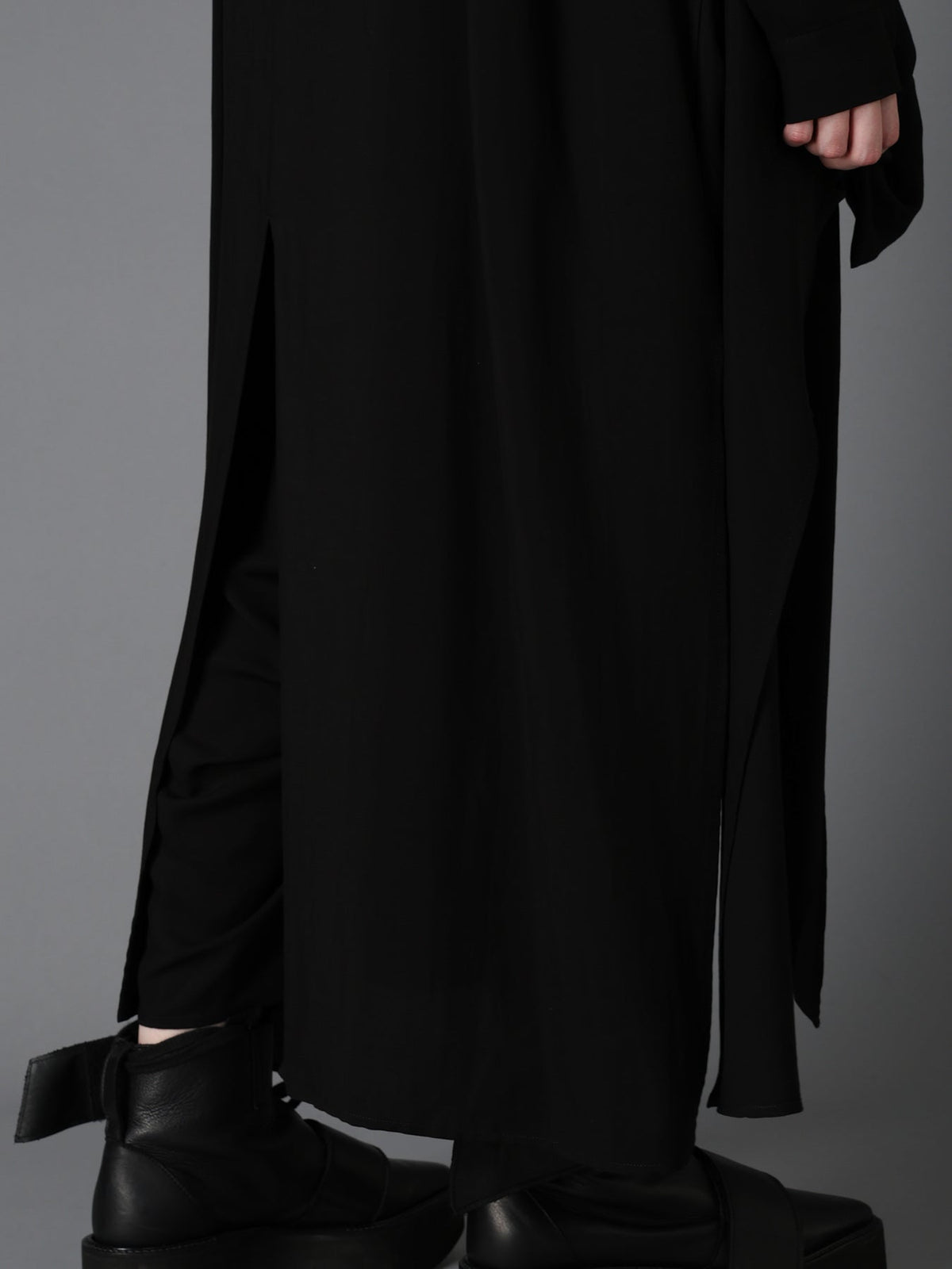 HIGH TWIST GABARDINE LONG DRAPED BLOUSE