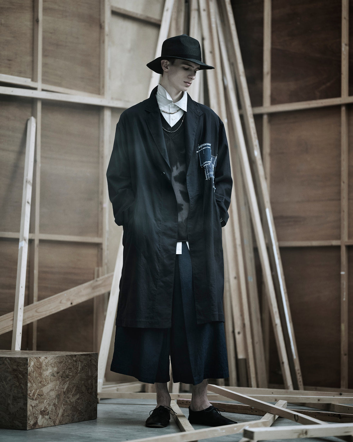 CHUSEN-DYED COMPACT TWIST VEST