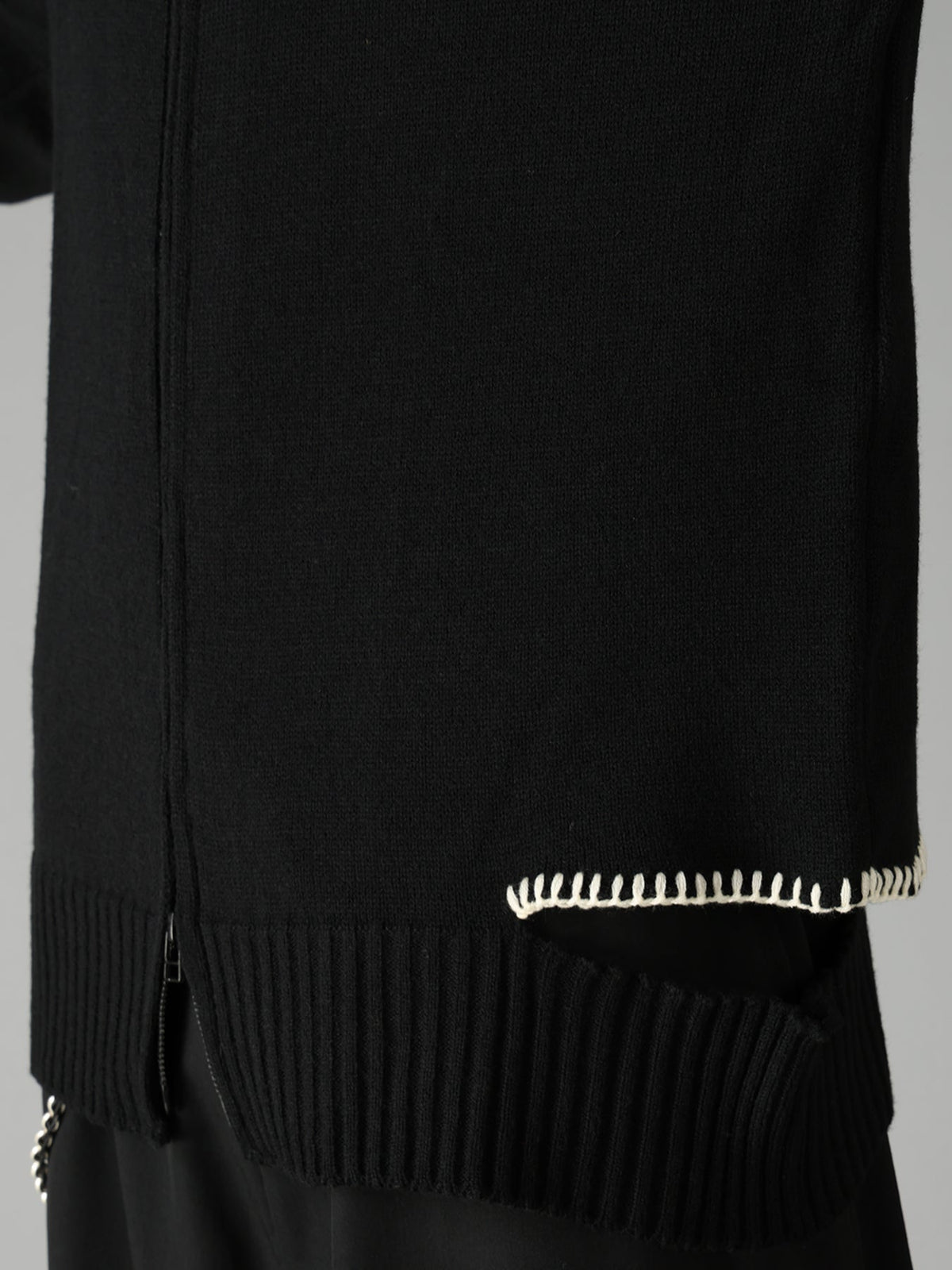 BULKY WOOL BLEND ASYMMETRIC STITCH ZIP-UP KNIT